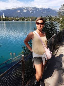 Anita, 46 �ves t�rskeres� n�, Dorset, Bournemoutht �s Poolet bele�rtve