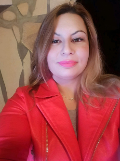 Klaudia, 45 �ves t�rskeres� n�, Gy�ngy�s