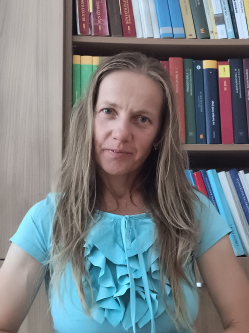Zs�fia, 46 �ves t�rskeres� n�, Kisb�r