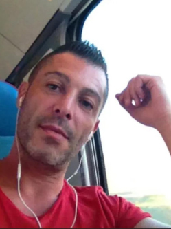 M�rton, 40 �ves t�rskeres� f�rfi, Ny�regyh�za