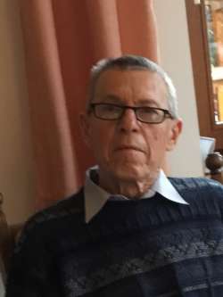 Andr�s, 83 �ves t�rskeres� f�rfi, Bajororsz�g