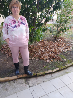 Erika, 63 �ves t�rskeres� n�, T�pi�szecs�
