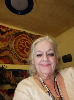 Nati, 70 �ves t�rskeres� n�, Budapest