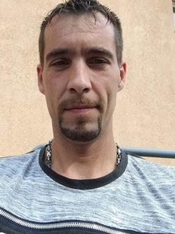 J�zsef, 39 �ves t�rskeres� f�rfi, Kocsola