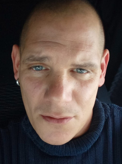 Tomi, 48 �ves t�rskeres� f�rfi, Sopronhorp�cs