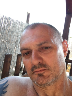 Zolt�n, 52 �ves t�rskeres� f�rfi, S�rbog�rd