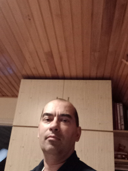 Lala, 48 �ves t�rskeres� f�rfi, B�k�scsaba