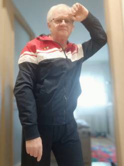 J�zsef, 67 �ves t�rskeres� f�rfi, Cs�m�r