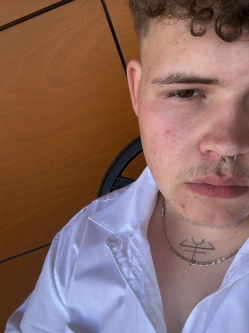 Bence, 21 �ves t�rskeres� f�rfi, Cs�cse