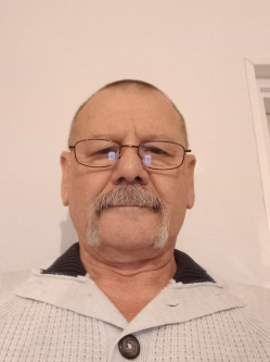 Huba, 67 �ves t�rskeres� f�rfi, T�pi�szentm�rton