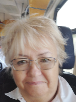 Erzs�bet, 72 �ves t�rskeres� n�, Egyh�zasr�d�c