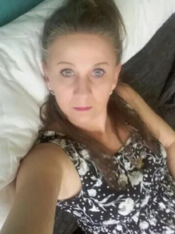 Anna, 58 �ves t�rskeres� n�, Eger