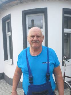 G�bor, 72 �ves t�rskeres� f�rfi, B�csalm�s