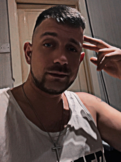 J�nos, 30 �ves t�rskeres� f�rfi, K�lesd