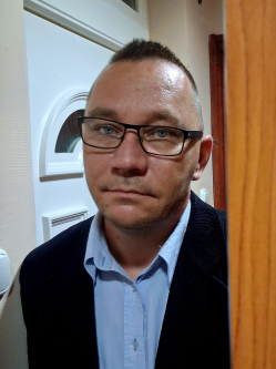 Robi, 47 �ves t�rskeres� f�rfi, Dabas