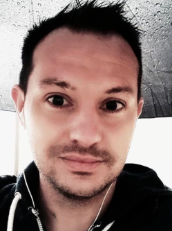 Zoli, 45 �ves t�rskeres� f�rfi, Moh�cs
