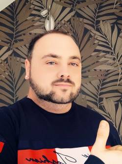Gerg�, 37 �ves t�rskeres� f�rfi, H�dmez�v�s�rhely
