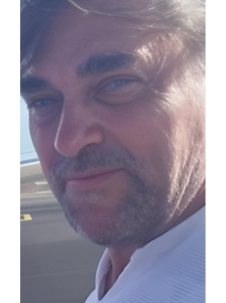 J�zsef, 58 �ves t�rskeres� f�rfi, Kisb�r