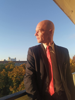 Norbert, 42 �ves t�rskeres� f�rfi, P�cs