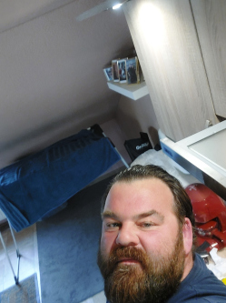 Gerg�, 43 �ves t�rskeres� f�rfi, L�batlan