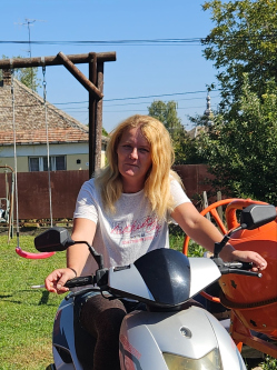 Teri, 37 �ves t�rskeres� n�, Harc