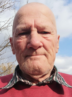 Tibor, 74 �ves t�rskeres� f�rfi, Zal�ta
