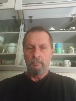 Csaba, 68 �ves t�rskeres� f�rfi, Domony