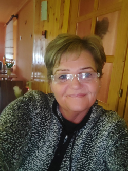 Klaudia, 54 �ves t�rskeres� n�, Szentl�rinck�ta