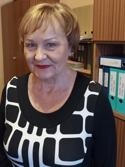 �va, 70 �ves t�rskeres� n�, Egerszal�k