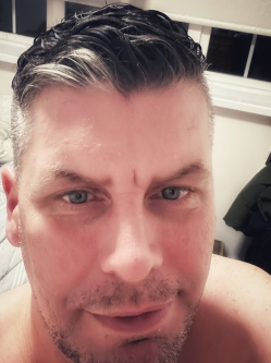 Zsolt, 47 �ves t�rskeres� f�rfi, Louth (L�)