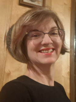 �gi, 49 �ves t�rskeres� n�, Ny�regyh�za