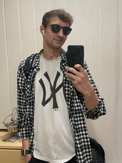 Valentin, 29 �ves t�rskeres� f�rfi, Oroszl�ny