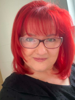Anett, 55 �ves t�rskeres� n�, Tatab�nya