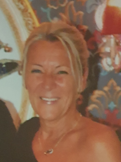 Andrea, 54 �ves t�rskeres� n�, Gy�r