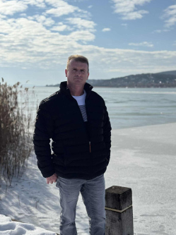 Tibor, 49 �ves t�rskeres� f�rfi, T�pszentmikl�s