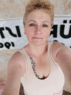 Mariann, 48 �ves t�rskeres� n�, Baja