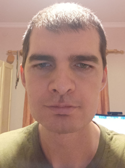 Tamas, 40 �ves t�rskeres� f�rfi, Bonyh�d