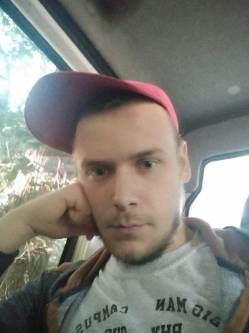 D�niel, 30 �ves t�rskeres� f�rfi, G�doros