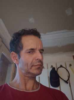 Gy�rgy, 48 �ves t�rskeres� f�rfi, Tet�tlen