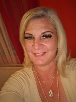 Anita, 50 �ves t�rskeres� n�, Szeged