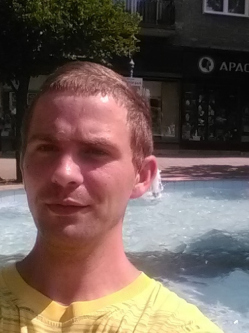 Roland, 34 �ves t�rskeres� f�rfi, Beretty��jfalu