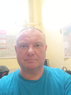 Tomi, 48 �ves t�rskeres� f�rfi, N�zsa