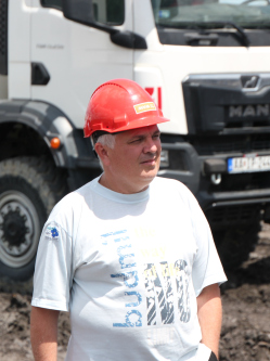 Tomi, 54 �ves t�rskeres� f�rfi, Magl�d