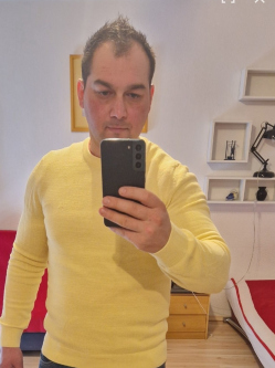 R�bert, 37 �ves t�rskeres� f�rfi, Nagyat�d