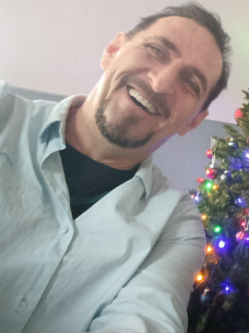 Tomi, 44 �ves t�rskeres� f�rfi, Piliscsaba