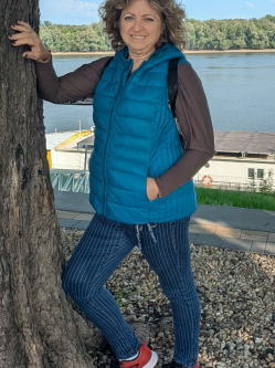 Erzs�bet, 58 �ves t�rskeres� n�, Cegl�d