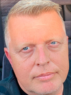 Zoli, 55 �ves dunaharaszti t�rskeres� f�rfi