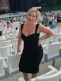 Zs�fi, 43 �ves t�rskeres� n�, Dunakeszi