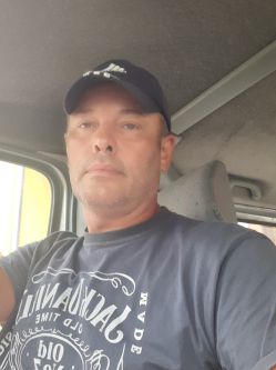 Antal, 54 �ves t�rskeres� f�rfi, Bonyh�d
