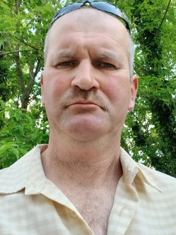 J�zsef, 44 �ves t�rskeres� f�rfi, Tam�si
